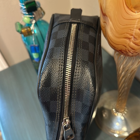 ‼️New Price‼️Firm‼️Louis Vuitton Damier Graphite Toiletry Bag - Picture 8 of 13